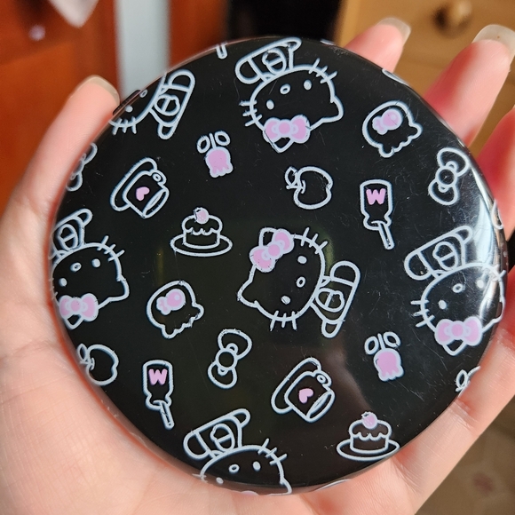 Hello Kitty LED Compact Mirror - Picture 3 of 7